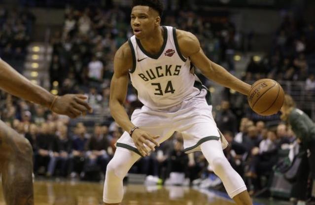 Τραυματίστηκε ο Αντετοκούνμπο – Αγωνία στους Μπακς [Bίντεο]