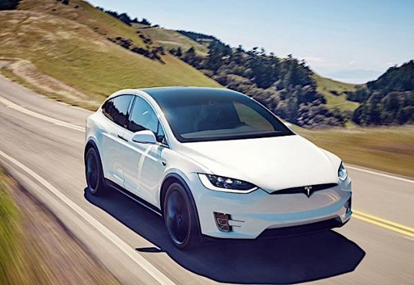 Σε περιπολικό μετατρέπεται το Tesla Model X στην Ελβετία