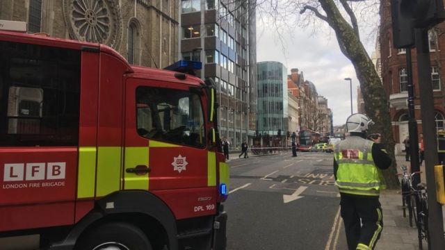 Λονδίνο: Λήξη συναγερμού για ύποπτο δέμα στα γραφεία της Cambridge Analytica