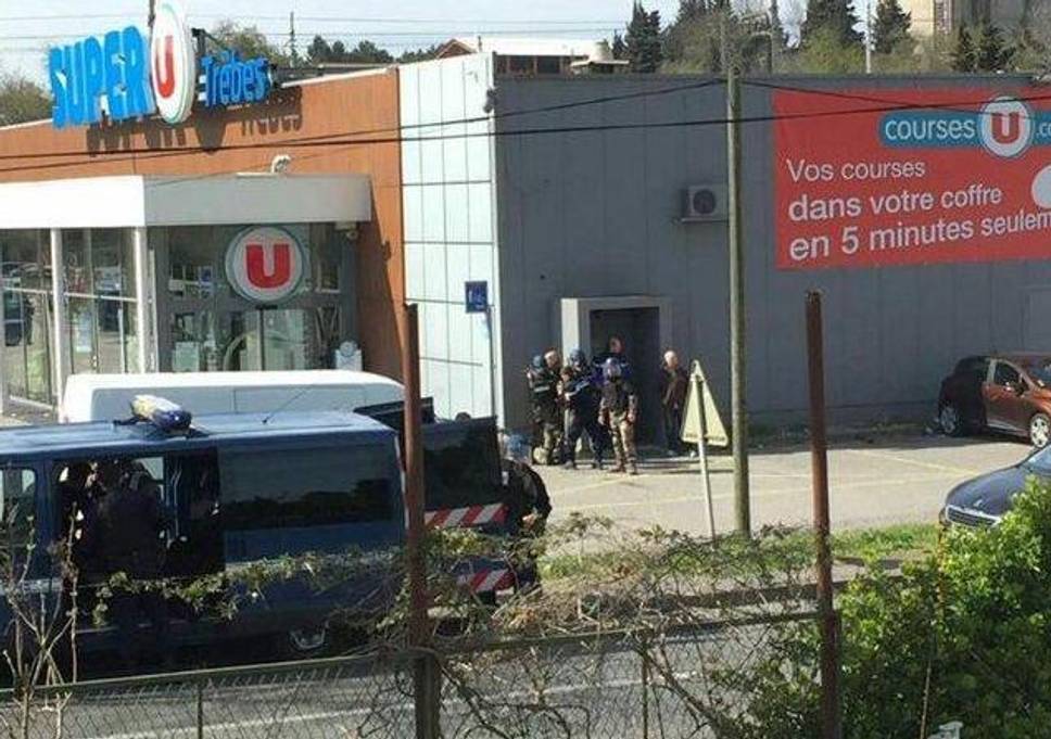 Τρομοκρατική ενέργεια στη Γαλλία: Τρεις νεκροί και ομηρεία σε σούπερ μάρκετ [Βίντεο]