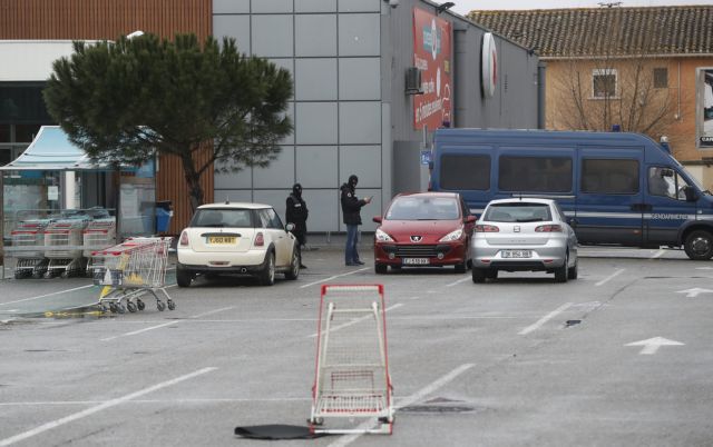 Η Γαλλία αποτίει φόρο τιμής στα θύματα της τζιχανιστικής επίθεσης