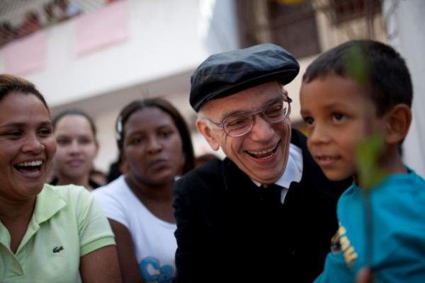 Χοσέ Αντόνιο Αμπρέου: «Έφυγε» ο μαέστρος που έσωσε χιλιάδες παιδιά