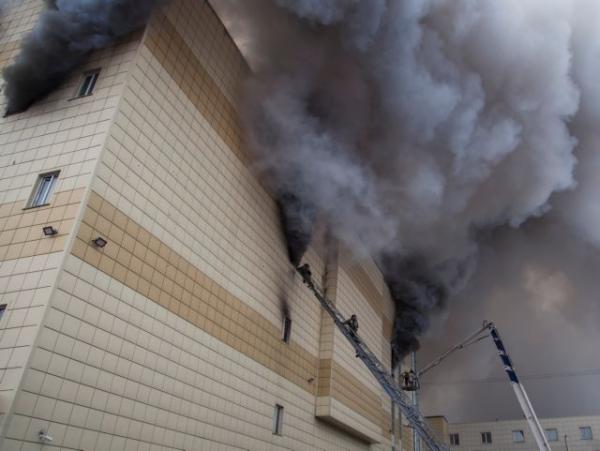 Ρωσία: Δεν εξετάζεται η τρομοκρατική ενέργεια στην πυρκαγιά στο εμπορικό κέντρο