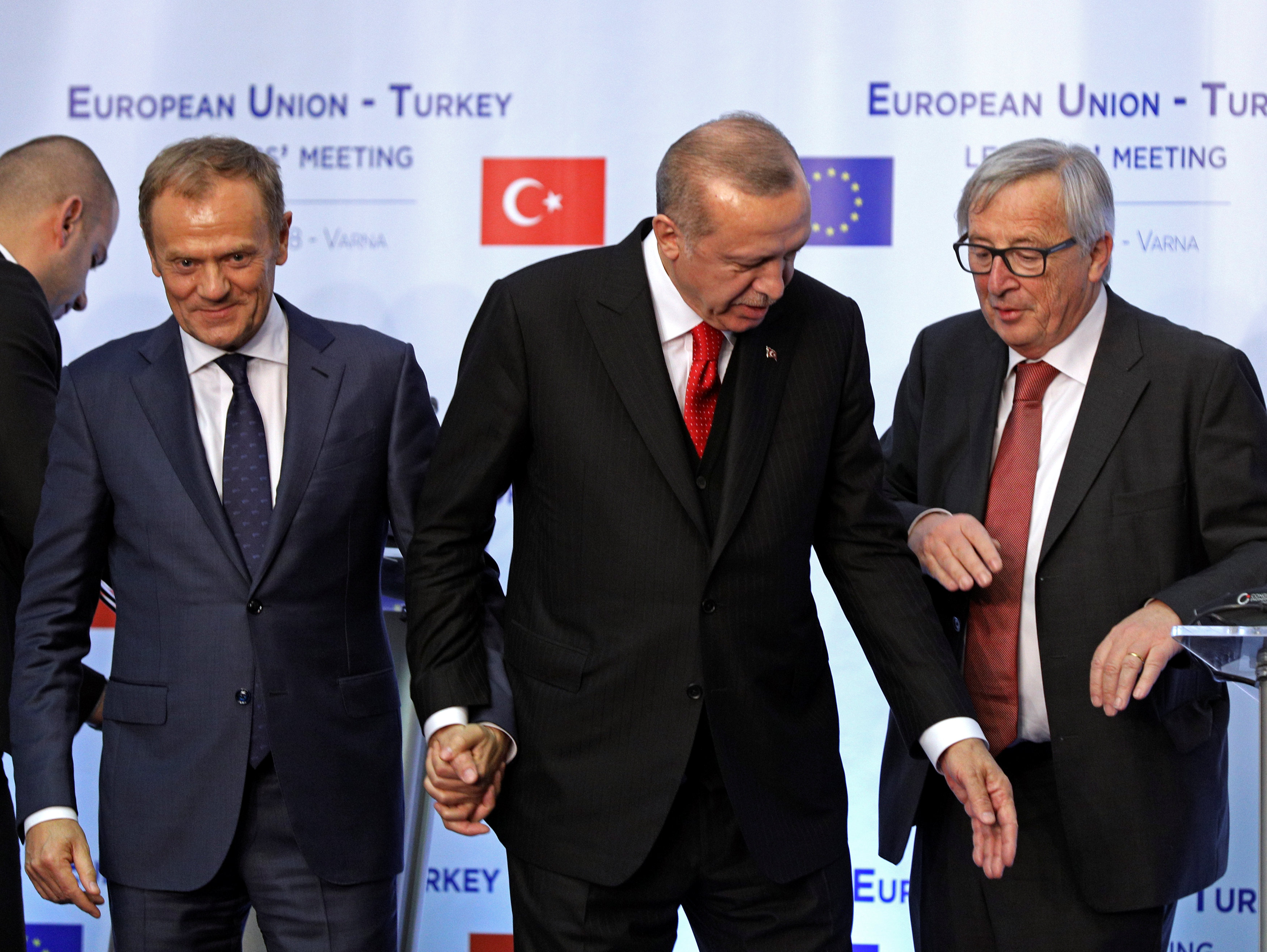 Τελεσίγραφο στον Ερντογάν: Απελευθέρωσε τους Ελληνες στρατιωτικούς ως το Πάσχα