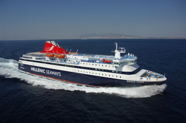 Βλάβη στο πλοίο «Νήσος Χίος» με 460 επιβάτες