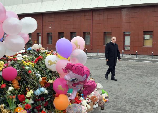 Ρωσία: Θρήνος για τα 41 νεκρά παιδιά στο εμπορικό κέντρο