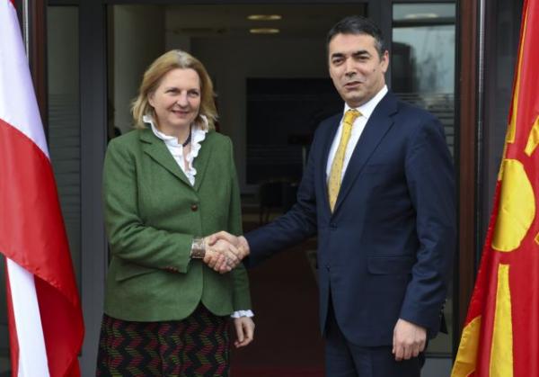 ΠΓΔΜ: Σε πρόοδο στο ζήτημα της ονομασίας ελπίζει ο Ντιμιτρόφ