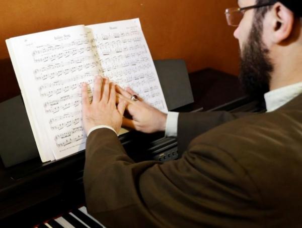 Σαγέντ Χουσεΐν: Ένας φοιτητής ιερατικής σχολής που δεν έπρεπε να αγαπά το πιάνο