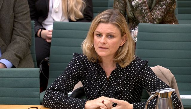 Η πρώην βοηθός του Γουάινσταϊν τον ανάγκασε σε θεραπεία τριών χρόνων