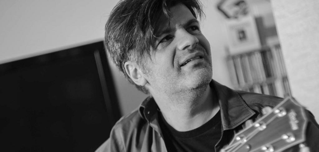 Ο Φοίβος Δεληβοριάς παρουσιάζει το βιβλίο «Πες μου τ’ όνομά σου»