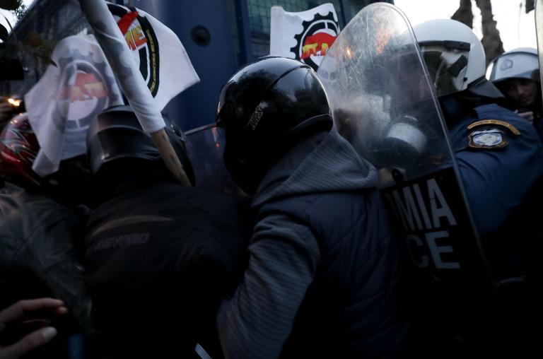 Επεισόδια στη Θεσσαλονίκη εν αναμονή της ομιλίας Τσίπρα στο Συνέδριο [Bίντεο]