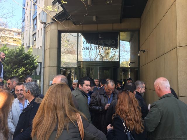 Συνάντηση εργαζομένων της ΛΑΡΚΟ με Σταθάκη [Βίντεο]