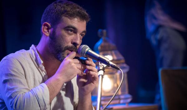 «Σ’ ένα δωμάτιο με τον Μάνο Λοΐζο» στη Σφίγγα