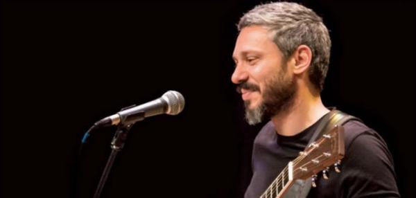 Ο Αλκίνοος Ιωαννίδης παρουσιάζει τις Βάκχες στο Μέγαρο