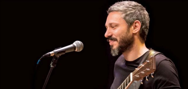 Ο Αλκίνοος Ιωαννίδης παρουσιάζει τις Βάκχες στο Μέγαρο