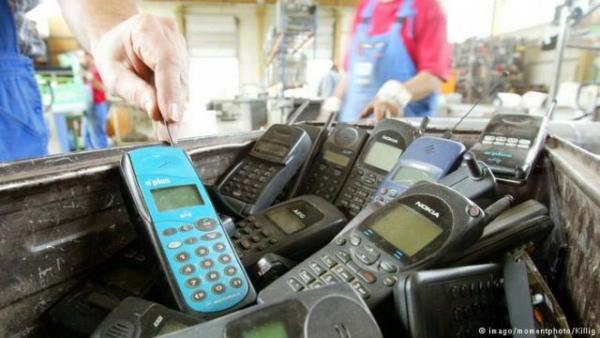 Οργιάζει το εμπόριο ηλεκτρονικών σκουπιδιών