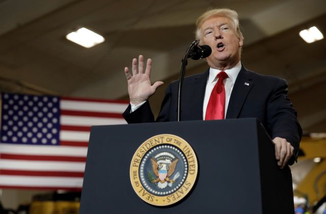 Ο Τραμπ αναβάλλει την έγκριση νέας εμπορικής συμφωνίας με Ν.Κορέα