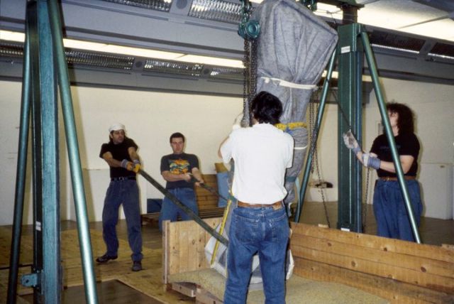 Κεν Σιμόνς: Μεταφέρει για 30 χρόνια πολύτιμα έργα τέχνης