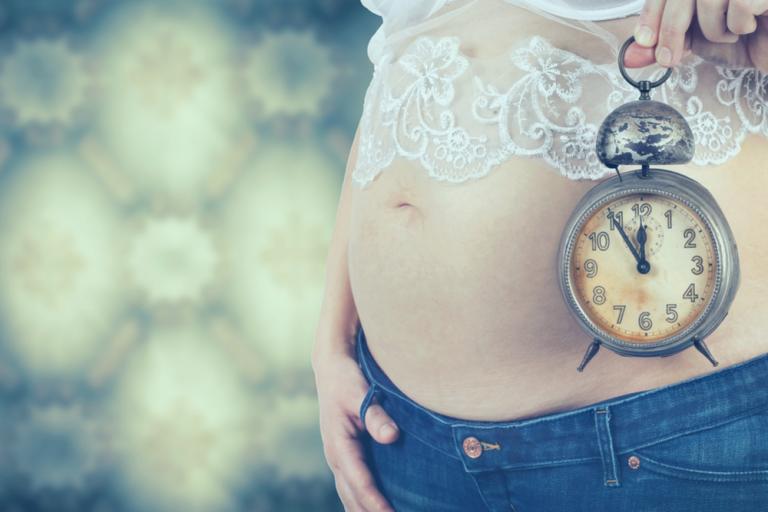 Ελληνίδα έγινε μητέρα στα 13: τι λέει το Κέντρο Υγείας Λαυρίου