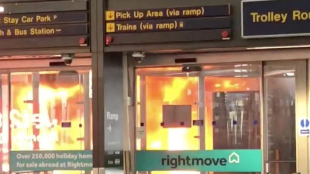 Βρετανία: Κανονικά οι πτήσεις στο αεροδρόμιο Στάνστεντ μετά την πυρκαγιά
