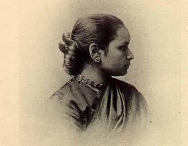 Στην πρώτη γυναίκα γιατρό της Ινδίας αφιερωμένο το Google doodle