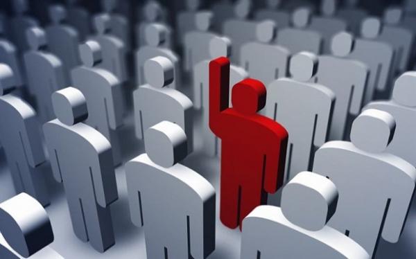 Αλωση του κράτους από κομματικά στελέχη και συγγενείς