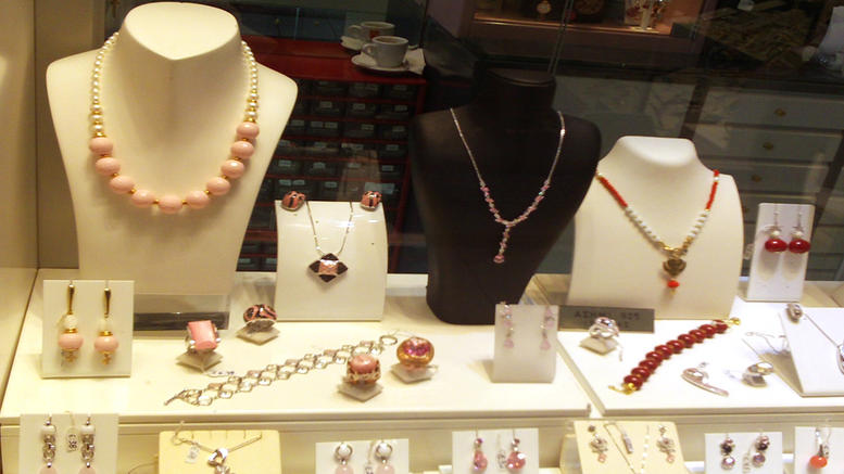 Εξαρθρώθηκε σπείρα που λήστευε κοσμηματοπωλεία