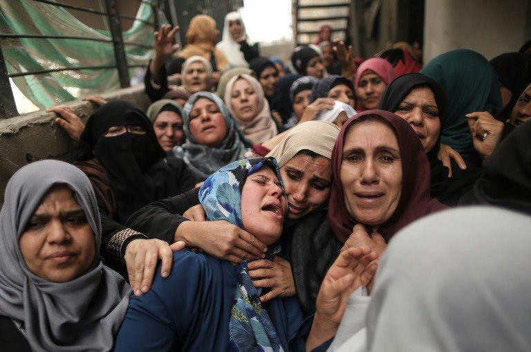 Λωρίδα της Γάζας: Θρήνος στις κηδείες 16 νεκρών από πυρά Ισραηλινών [Βίντεο]