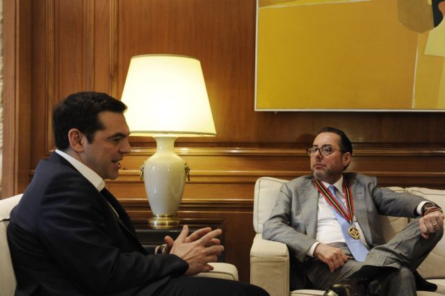 Γεννάνε και τα κοκόρια του