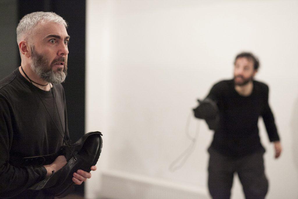 Η ομάδα Σημείο Μηδέν παρουσιάζει το «Περιμένοντας τον Γκοντό»