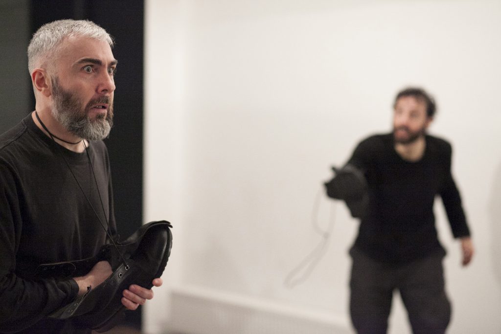 Η ομάδα Σημείο Μηδέν παρουσιάζει το «Περιμένοντας τον Γκοντό»