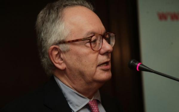 Νίκος Αλιβιζάτος: Αναθεώρηση σε μία Βουλή και με αυξημένη πλειοψηφία