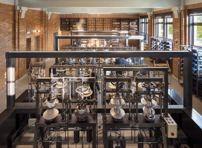 Ένας πρώην πυροσβεστικός σταθμός φιλοξενεί καπέλα σήμερα