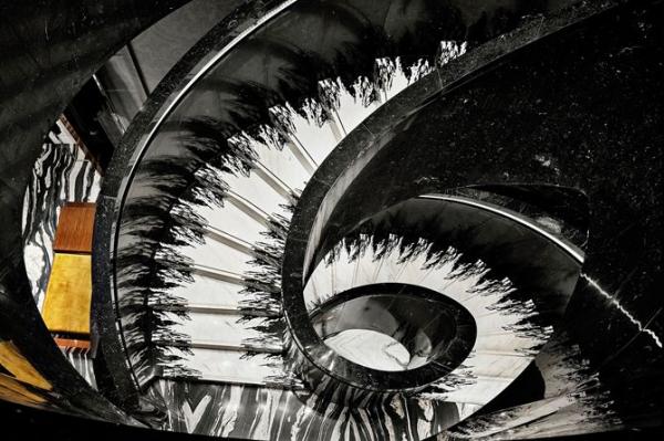 Οι πιο εντυπωσιακές σκάλες διάσημων boutique