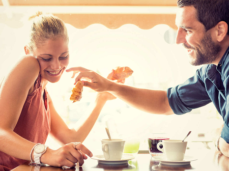 8 +1 αποτελεσματικά μυστικά για να την φλερτάρετε