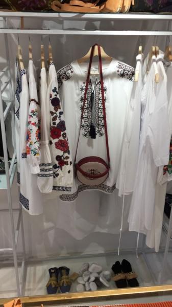 Το κορίτσι του Balenciaga, το Parisian chic, η συλλογή Kimale, οι «σειρήνες» του Αιγαίου…