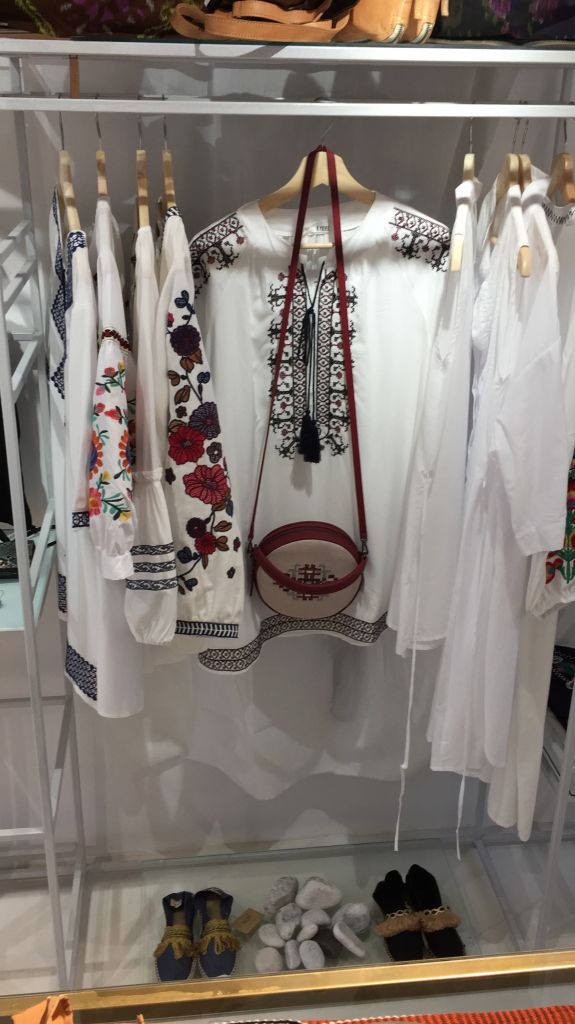 Το κορίτσι του Balenciaga, το Parisian chic, η συλλογή Kimale, οι «σειρήνες» του Αιγαίου…