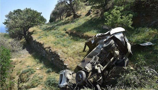 Τήνος: Οι πρώτες εικόνες από το δυστύχημα με δύο νεκρούς
