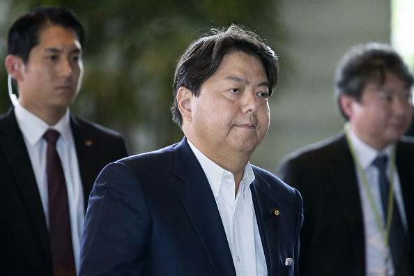 Ιάπωνας υπουργός Παιδείας: Δεν χρησιμοποίησα υπουργικό αυτοκίνητο για να πάω σε σέξι γιόγκα