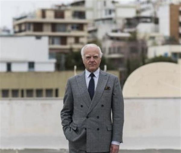 Φιλίπ Λε Μουλτ: Το μυστικό ντεφιλέ στην Αθήνα και η χαρτορίχτρα του