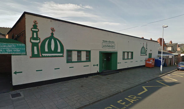 Μπέρμινγχαμ: Αυτοκίνητο έπεσε σε πεζούς έξω από τζαμί – Δύο τραυματίες