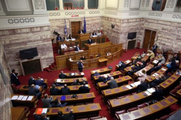 «Κόντρα» κυβέρνησης – αντιπολίτευσης για την πώληση λιγνιτικών μονάδων της ΔΕΗ