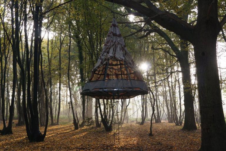 Για κάμπινγκ μέσα σε κρεμαστές σκηνές