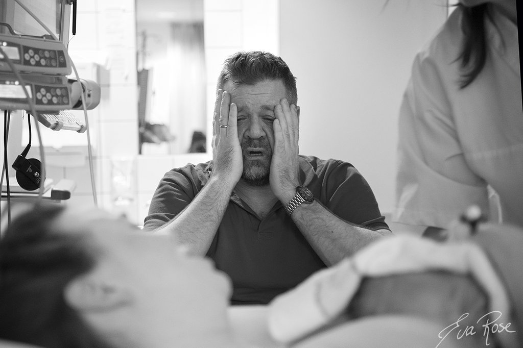 H «ψύχραιμη» αντίδραση ενός μπαμπά που πιθανόν ακόμα να κλαίει για την γέννηση του παιδιού του