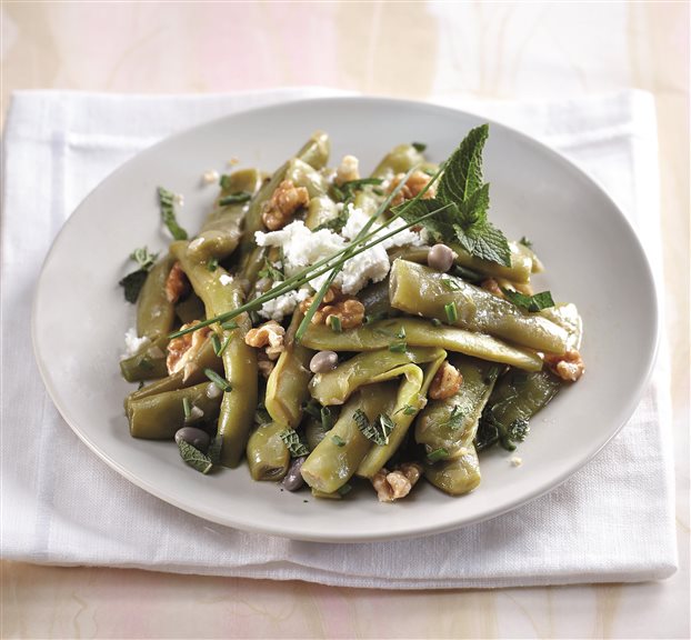 Φασολάκια με καρύδια και ξινομυζήθρα