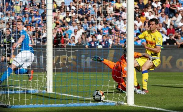 Ζωντανή… με άπιαστο σουτ η Νάπολι