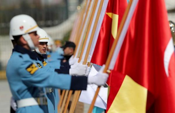 Η Ελλάδα επιτίθεται