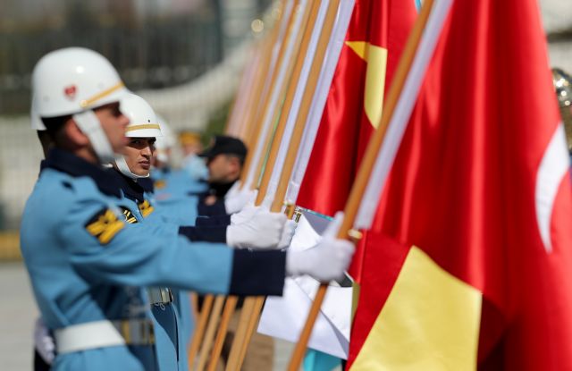 Η Ελλάδα επιτίθεται