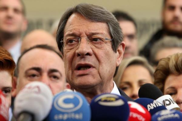 Ο πρόεδρος Αναστασιάδης συναντάται με την Τ. Μέι και την βασίλισσα Ελισάβετ