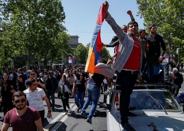 Βαθαίνει η πολιτική κρίση στην Αρμενία